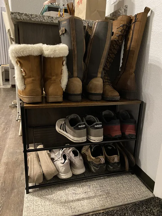 Decor by Webstore Urban-Entry 3-Tier Shoe Rack – Modern Metal Mesh Organizer with Rustic Brown Wooden Top Board for Entryway & Living Room